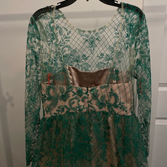 Monique Lhuillier embroidered gown - Picture 2 of 4